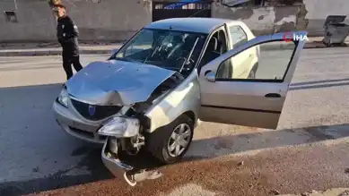 Ağaçla Çarpışma: Yaralı Sürücü Hastaneye Kaldırıldı