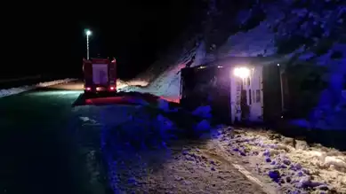 Alaca'da Buzlanma Nedeniyle Trafik Kazası: 3 Yaralı