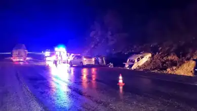 Çorum Alaca'da Ardışık Kazalar: 5 Yaralı
