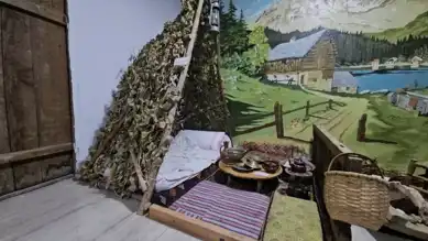 Emekli Öğretmen'in Eserleri Sergi Salonunda