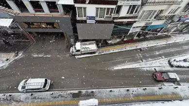 Şiddetli Kar Yağışı Şehri Beyaz Örtüyle Kapladı