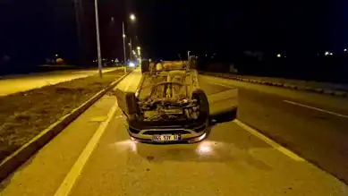 Çorum Alaca'da Ters Dönen Araç: Sürücü Kurtuldu!