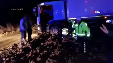 Polis Memuruna Kazada Kamyon Çarptı