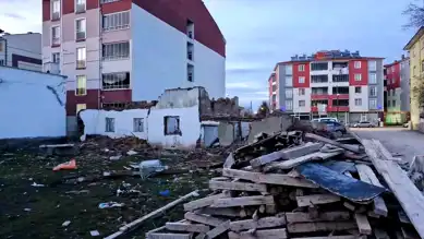 Alaca'da Yıkım Kazası: Yabancı Uyruklu Yaralı