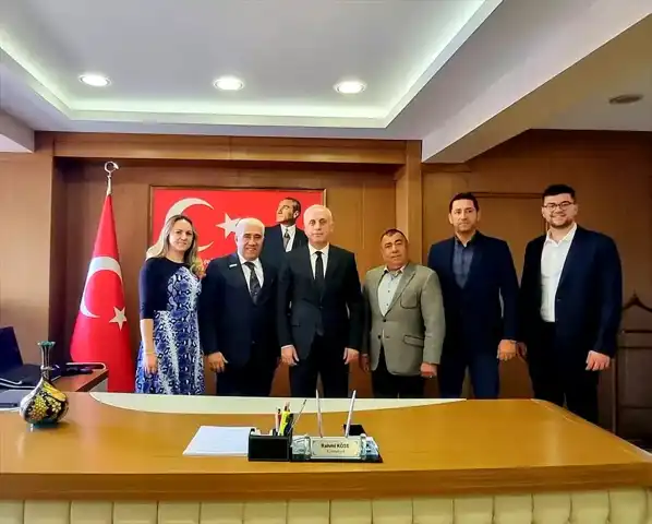 Konyaaltı Kaymakamı'nı Çorum İş İnsanları Ziyaret Etti