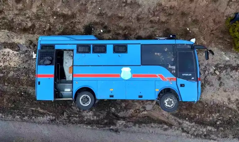 Kırıkkale'de Cezaevi Aracı Devrildi, 9 Yaralı