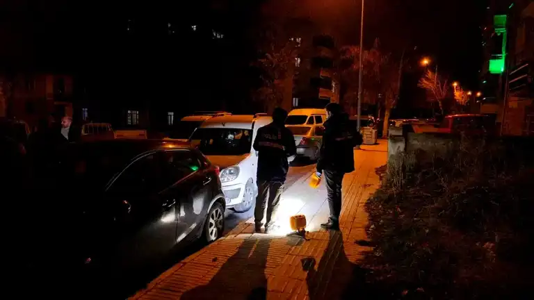 Çorum'da Park Halindeki Araçlara Silahlı Saldırı!