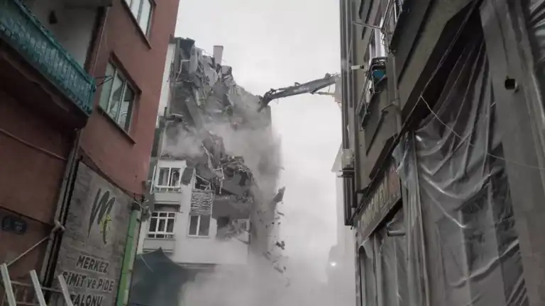 Kentte Gaz Patlaması: 1 Ölü, 33 Yaralı