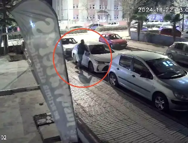 Gece Araç Aynaları Kırıldı, Şüpheli Yakalandı
