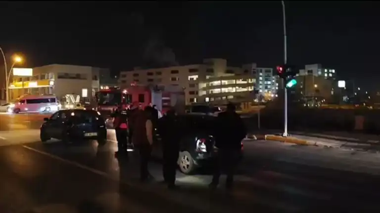 Şehir Merkezinde Zincirleme Kaza: 2 Yaralı