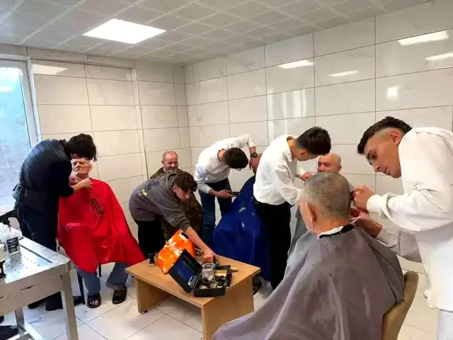 Osmancık Öğrencileri Huzurevi'ne Kuaförlük Hizmeti Götürdü